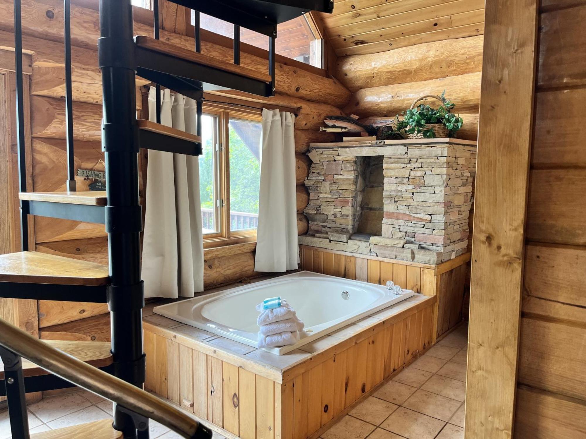 Infinite Views - Secluded With Mountain Views Cabin แกตลิงเบิร์ก ภายนอก รูปภาพ